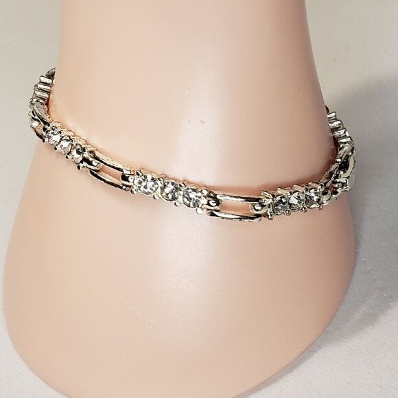 Stunning Silver Bracelet with Crystal Stones